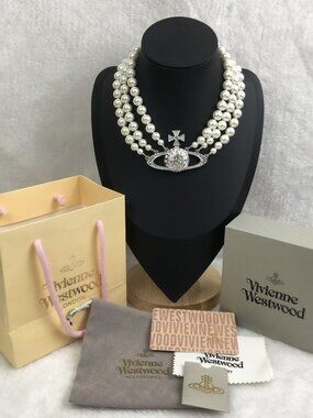 NWT Vivienne Westwood Three Row Pearl Bas Relief Choker